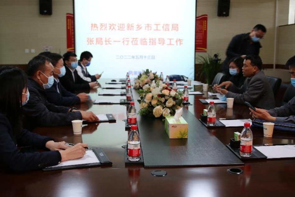 新鄉(xiāng)市工信局張局長(zhǎng)一行蒞臨蒲瑞公司指導(dǎo)工作!
