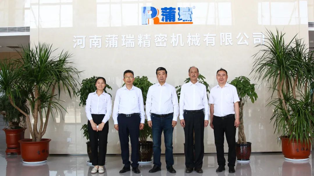 中國(guó)工程機(jī)械工業(yè)協(xié)會(huì)副會(huì)長(zhǎng)李建友一行蒞臨蒲瑞參觀指導(dǎo)